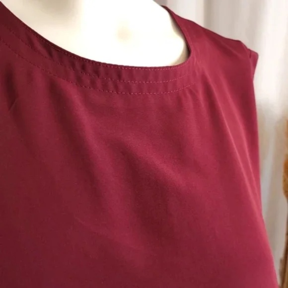 3/$25 Back Button Closure Lightweight Top - Picture 3 of 9